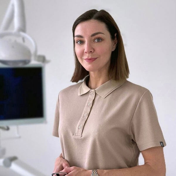 Zahnärztin Dr. Daria Bykova abgebildet